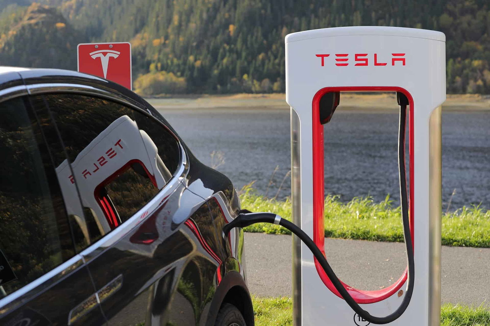 Media: grote ontslagronde bij Tesla op til