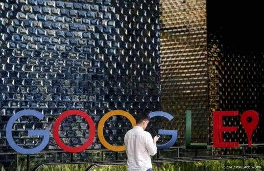 Thuiswerkend personeel Google krijgt mogelijk salarisverlaging