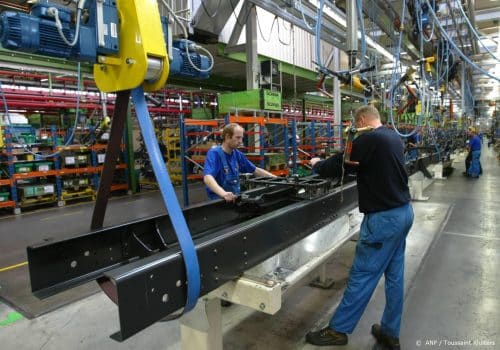 Scania legt productie in Zwolle en Meppel weer stil om chiptekort