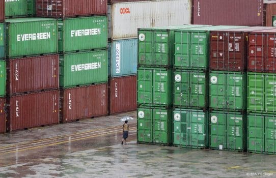 Containervervoerders en chipbedrijven stuwen Japanse beurs