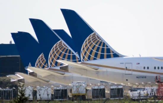 Ongevaccineerd personeel kost United Airlines miljoenen