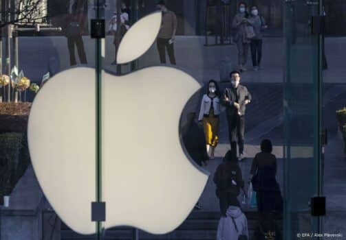 Bloomberg: Apple verlaagt productie iPhone om chiptekort