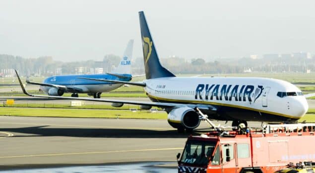 Ryanair gaat vliegtuigen op Schiphol elektrisch afhandelen
