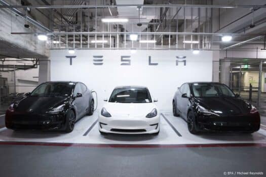 Tesla roept auto’s in zelfrijdende test terug na problemen update