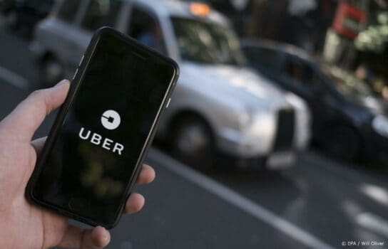 Uber haalt kleine winst door herstel taximarkt na corona