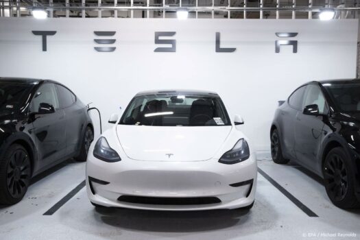 Tesla schakelt gamefunctie in auto’s tijdens het rijden uit