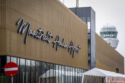 Limburgs vliegveld en Schiphol onderzoeken samenwerking