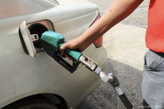 Nederland ondanks daling olieprijzen nog niet van dure benzine af