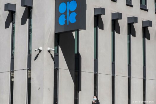 OPEC+ praat over olieproductie met onzekerheid Omikron-variant