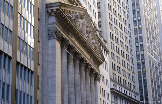 Wall Street omlaag na reeks macrocijfers, retailer Gap onderuit