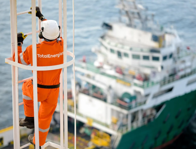 TotalEnergies trapt op de rem